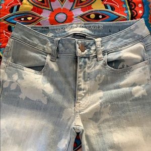 American eagle floral wash capris